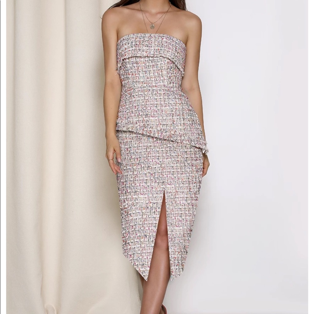 Elegant Strapless Tweed Midi Dress